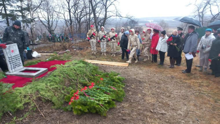 Захоронение останков бойцов Красной Армии.